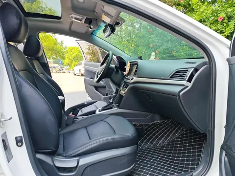 Hyundai Elantra (Avante)