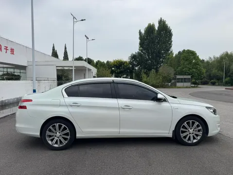 Peugeot 408
