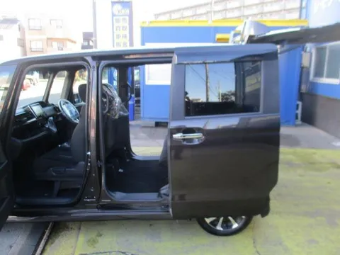 Honda N-BOX Custom