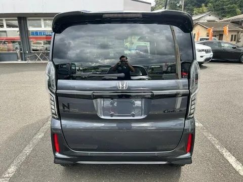 Honda N-BOX Custom