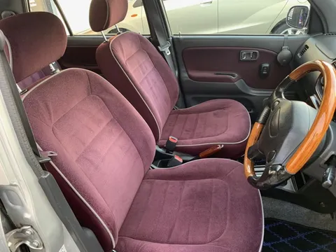Daihatsu Mira Gino