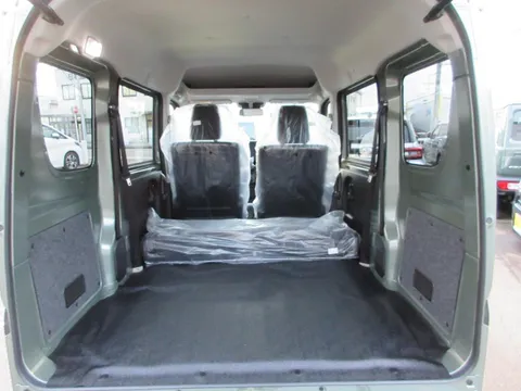 Nissan Clipper Van