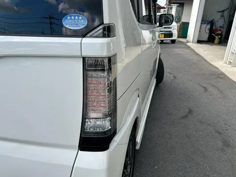 Honda N-BOX Custom