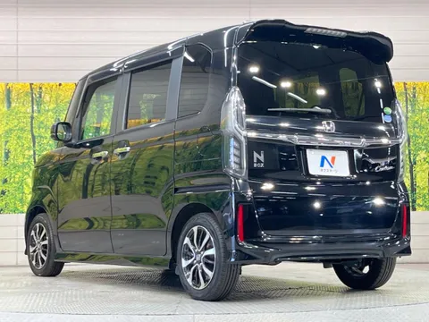 Honda N-BOX Custom