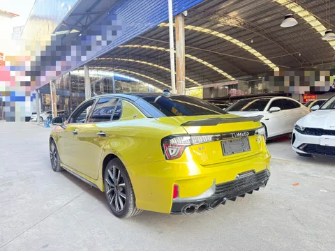 Lynk & Co 03