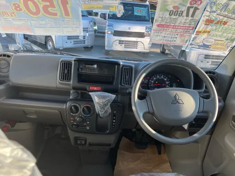 Mitsubishi Minicab Van