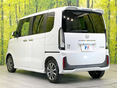Honda N-BOX Custom