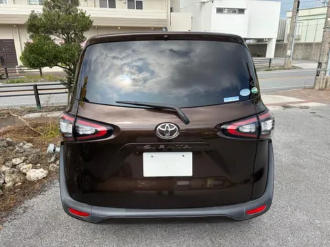 Toyota Sienta