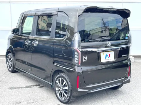 Honda N-BOX Custom
