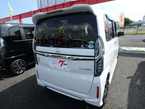 Honda N-BOX Custom