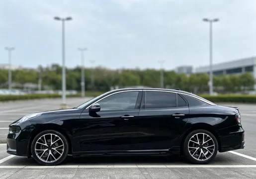 Lynk & Co 03