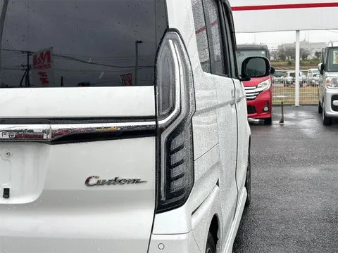 Honda N-BOX Custom