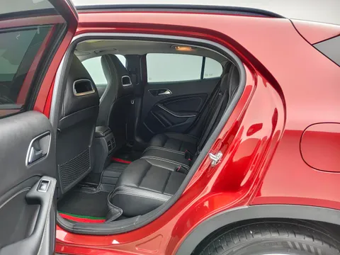Mercedes-Benz Mercedes-Benz GLA