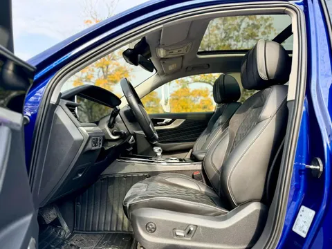 Hongqi HS5