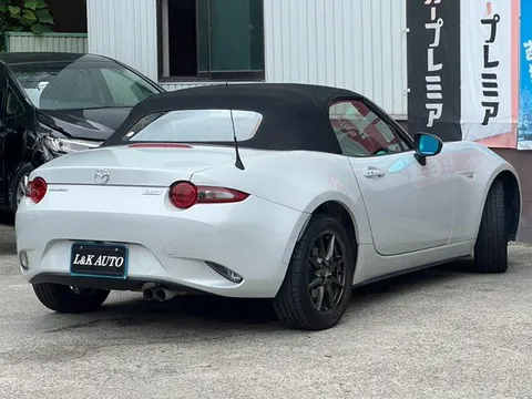Mazda MX-5 (Roadster)