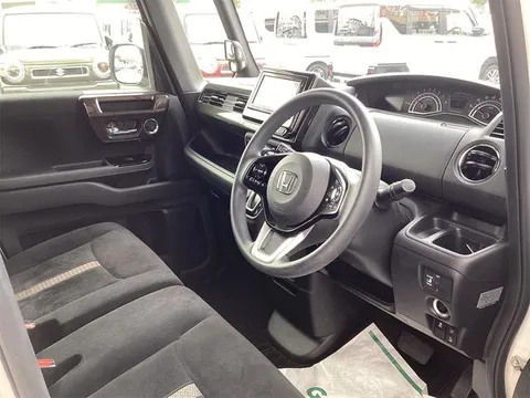 Honda N-BOX Custom