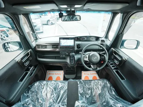 Honda N-BOX Custom