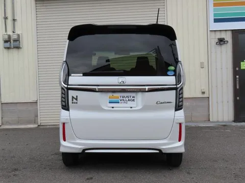 Honda N-BOX Custom