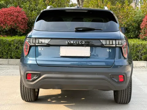 Lynk & Co 01