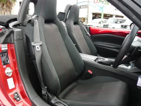 Mazda MX-5 (Roadster)