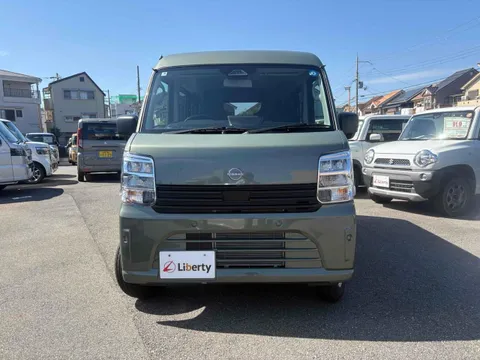 Nissan Clipper Van