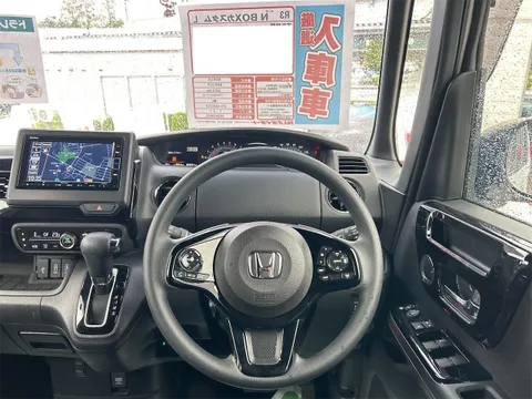 Honda N-BOX Custom