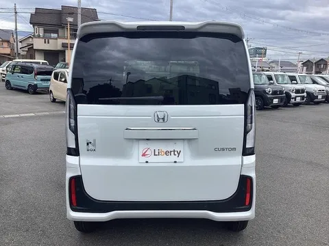 Honda N-BOX Custom