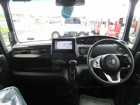 Honda N-BOX Custom