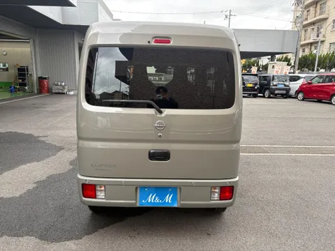 Nissan Clipper Van