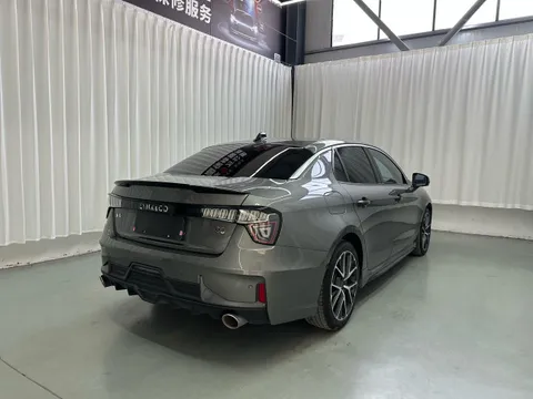 Lynk & Co 03