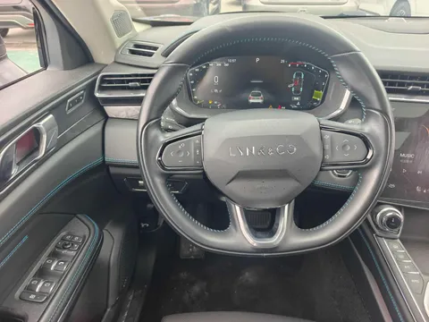 Lynk & Co 05