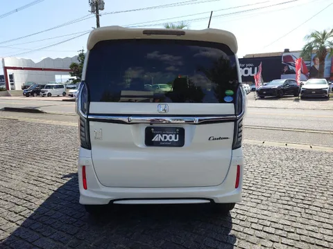 Honda N-BOX Custom