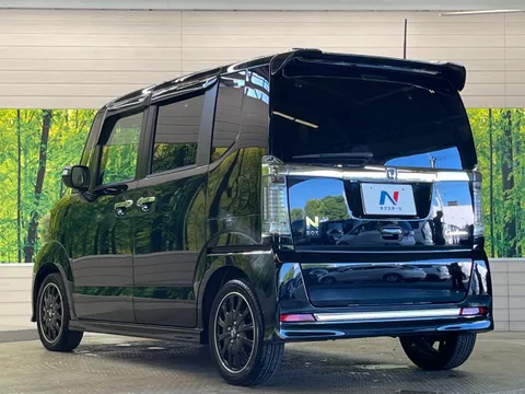 Honda N-BOX Custom