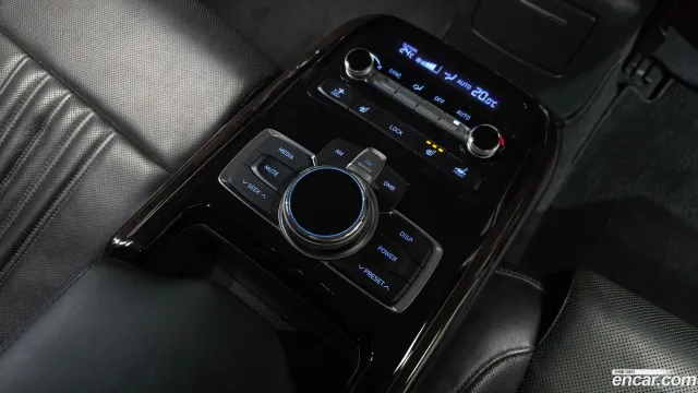 Genesis G90 (EQ900)