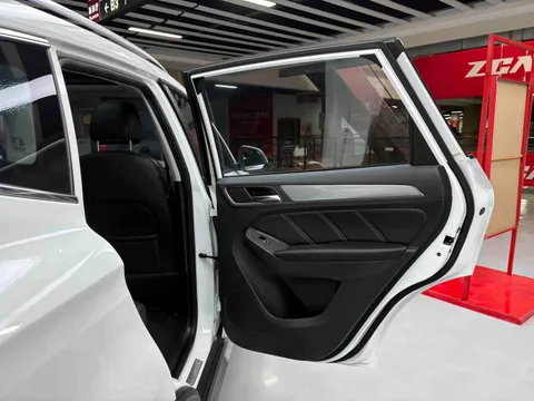 Roewe RX5