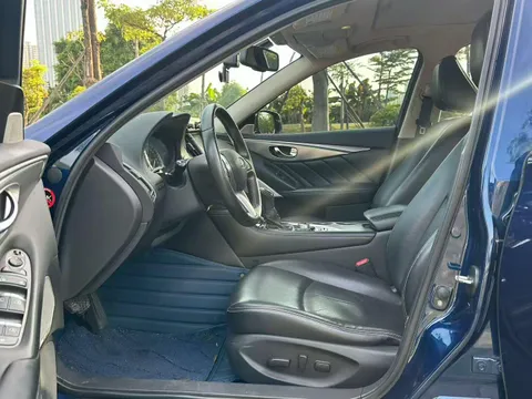 Infiniti Q50L