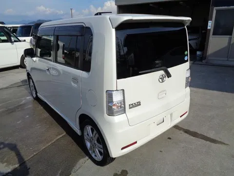 Toyota Pixis Space