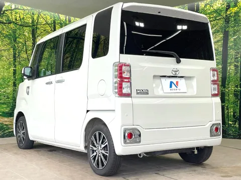 Toyota Pixis Mega