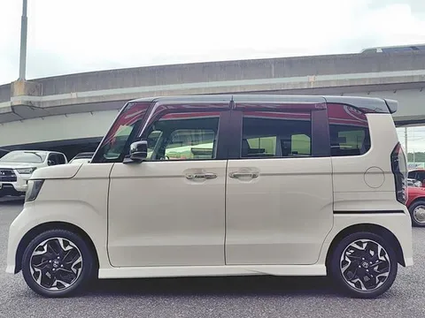 Honda N-BOX Custom