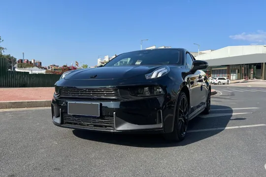 Lynk & Co 03