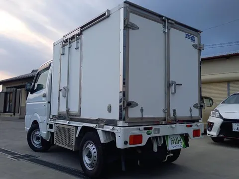 Mazda Scrum Truck