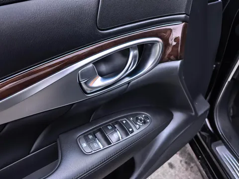 Infiniti Q70