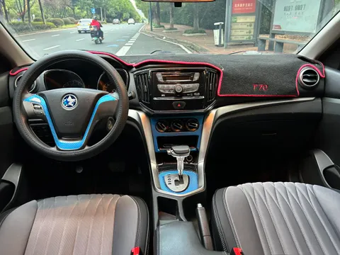 Venucia T70