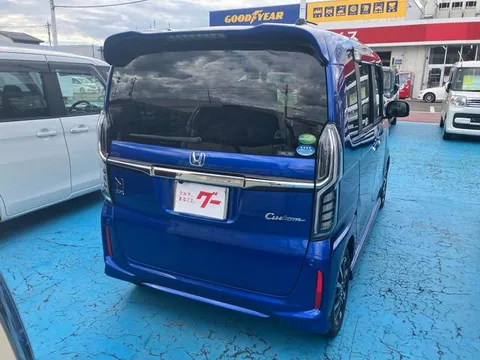 Honda N-BOX Custom