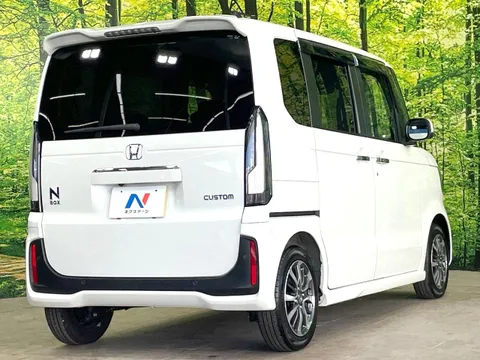 Honda N-BOX Custom