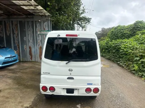 Nissan Clipper Van