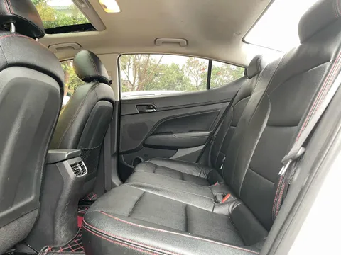 Hyundai Elantra (Avante)