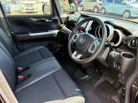 Honda N-BOX Custom