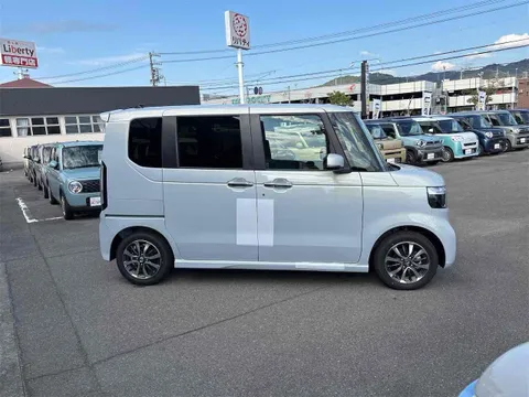 Honda N-BOX Custom