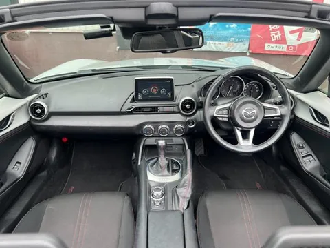 Mazda MX-5 (Roadster)